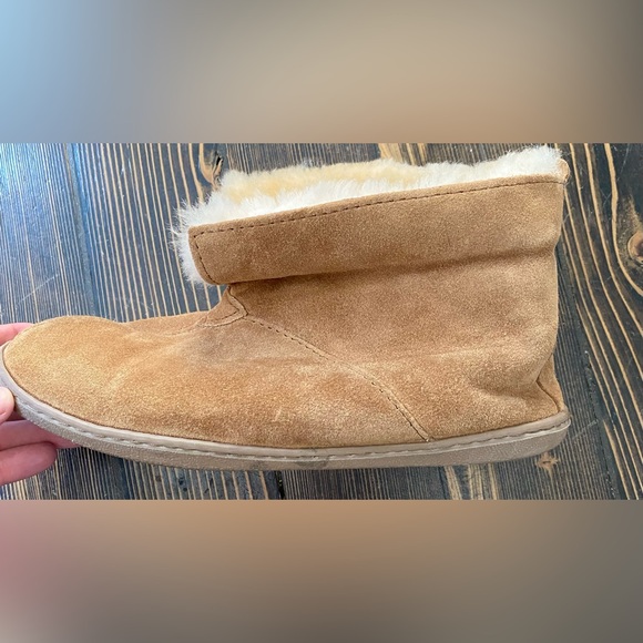 Minnetonka Fur Lined Slippers - Picture 4 of 5